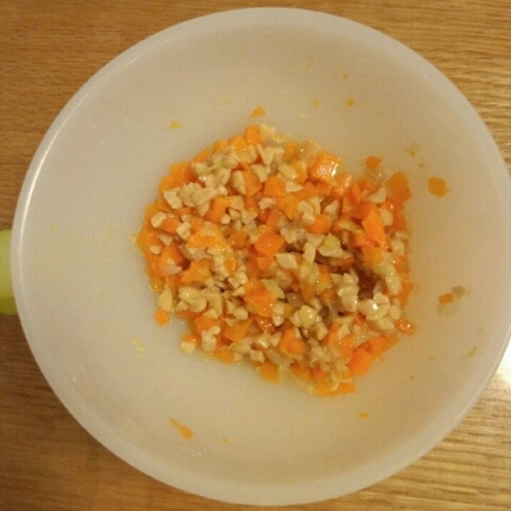 離乳食☆中期☆ 人参とキャベツ入り納豆